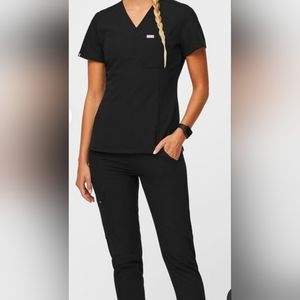 XL Black Figs Catarina Shirt/XL-Tall Yola Pants Set